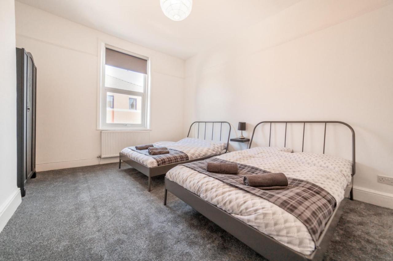 Peaky Blinders Apartment 5 Min Walk To Blackpool Tower Sleeps Up To 14 Esterno foto