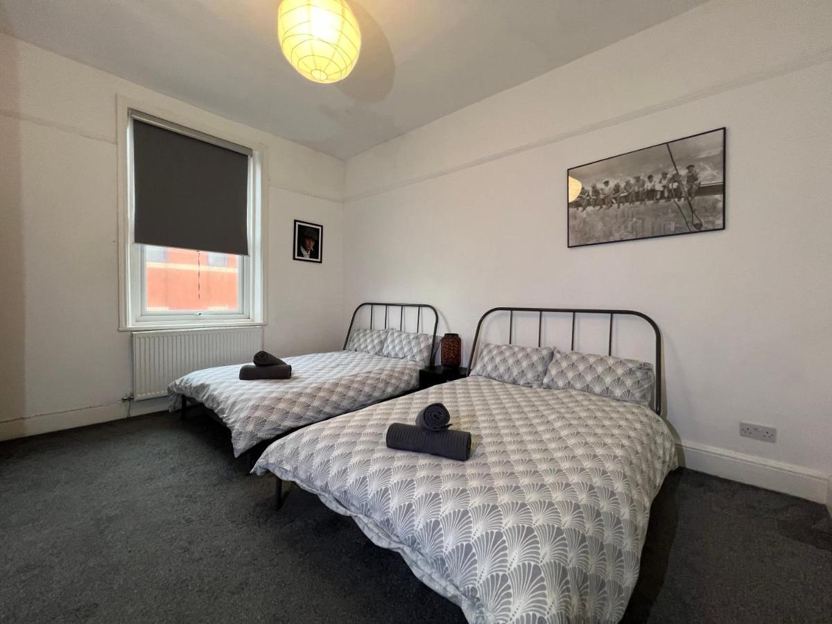 Peaky Blinders Apartment 5 Min Walk To Blackpool Tower Sleeps Up To 14 Esterno foto