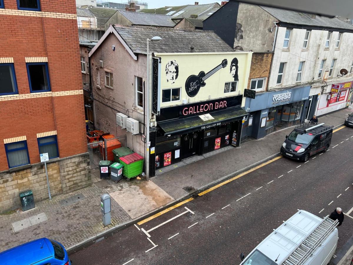 Peaky Blinders Apartment 5 Min Walk To Blackpool Tower Sleeps Up To 14 Esterno foto